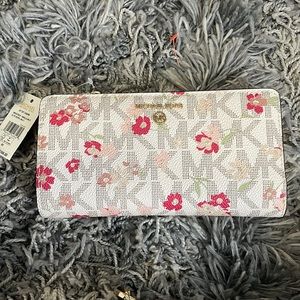 Michael kors wallet